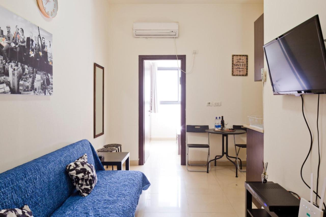 Nhe Rothschild'S Corner Apartment Tel Aviv Bagian luar foto